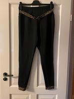 Zwarte broek maat M/L zgan met tijgerprint accenten, Kleding | Dames, Grote Maten, Ophalen of Verzenden, Zo goed als nieuw, Zwart