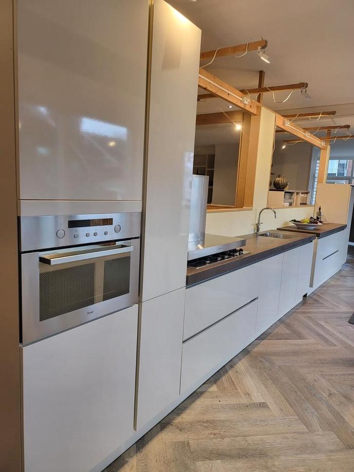 Grote dubbelwandige keuken met apothekers kast, grote lades, Huis en Inrichting, Keuken | Complete keukens, Gebruikt, Dubbelwandige keuken