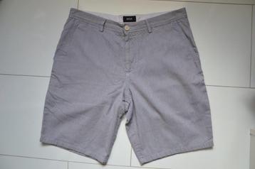 Hugo boss korte broek, maat 31.  beschikbaar voor biedingen