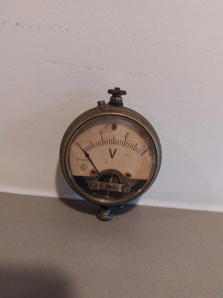 Vintage Voltmeter - Decoratief Meetinstrument, Antiek en Kunst, Antiek | Gereedschap en Instrumenten, Ophalen of Verzenden