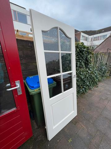 Binnendeur wit met ruit beschikbaar voor biedingen