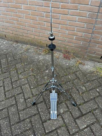Hi-hat standaard beschikbaar voor biedingen