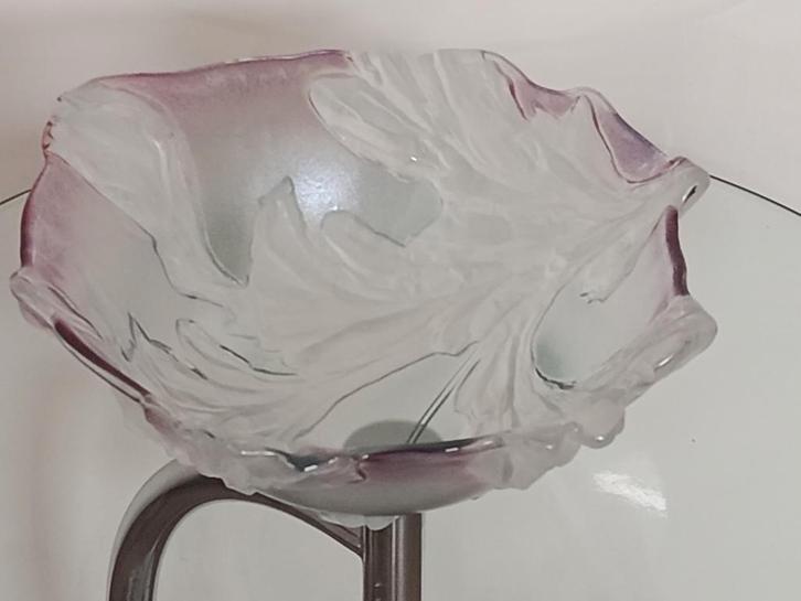 Glazen schaal met bloemmotief Art Glas, Huis en Inrichting, Woonaccessoires | Schalen en Manden, Zo goed als nieuw, Schaal, Overige vormen