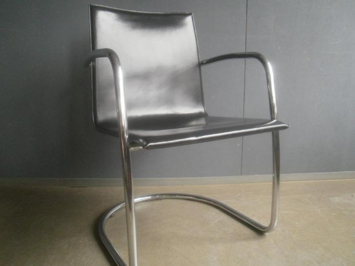 Grassi Italiaanse stoel, armleuningen, zwart leer, Huis en Inrichting, Stoelen, Gebruikt, Eén, Leer, Metaal, Zwart, Ophalen of Verzenden