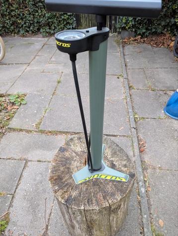 Syncros  Vernon 2.0HV floor pump beschikbaar voor biedingen