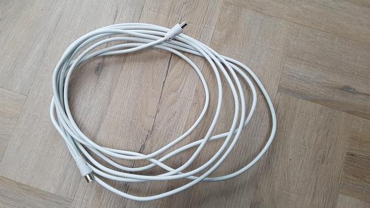 Coax kabel 5 meter wit  met stekkers Technetix RLA75E, Audio, Tv en Foto, Audiokabels en Televisiekabels, Gebruikt, Coaxiale kabel