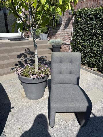 Gratis eetkamer stoel op wielen 