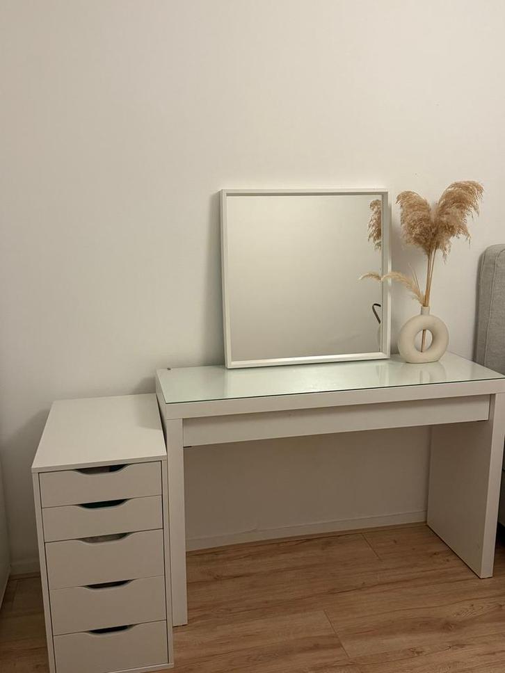 IKEA MALM Make-up Tafel met Spiegel, Huis en Inrichting, Tafels | Kaptafels, Zo goed als nieuw, Minder dan 100 cm, 100 tot 150 cm