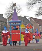 Kerktoren / carnaval / loopgroep / wagen, Eén persoon