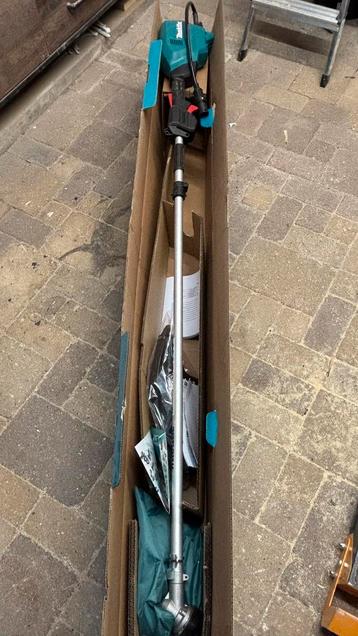 Makita UR201CZ professionele Bosmaaier - Nieuw in Doos beschikbaar voor biedingen