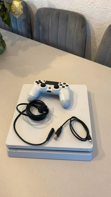Playstaion 4 met 2 controllers!