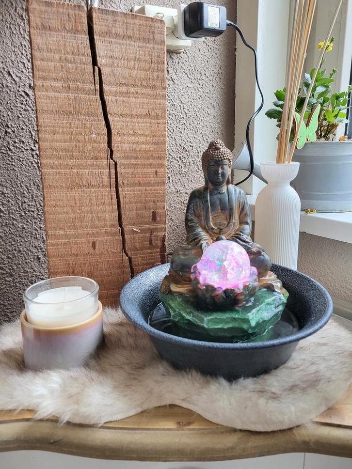 Boeddha Fontein met LED Licht, Huis en Inrichting, Woonaccessoires | Boeddhabeelden, Zo goed als nieuw, Ophalen of Verzenden