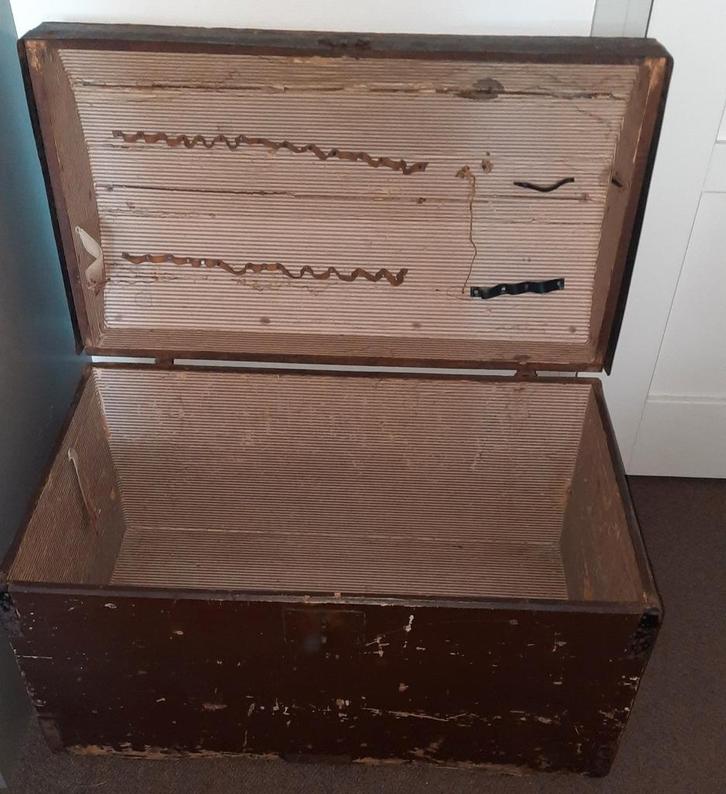 Oude SCHEEPSKIST BOEKENKIST REISKIST KIST m@ origineel label, Huis en Inrichting, Woonaccessoires | Kisten, Gebruikt, Minder dan 50 cm