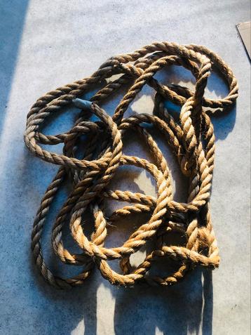 Degelijk Sisal touw 9 mtr. 3cm dik € 6,— beschikbaar voor biedingen