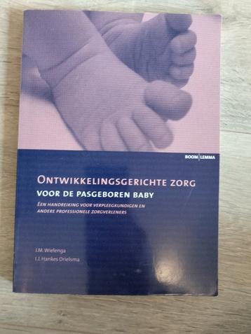 Ontwikkelingsgerichte zorg voor de pasgeboren baby beschikbaar voor biedingen