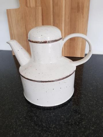 Midwinter Stonehenge Creation Theepot beschikbaar voor biedingen