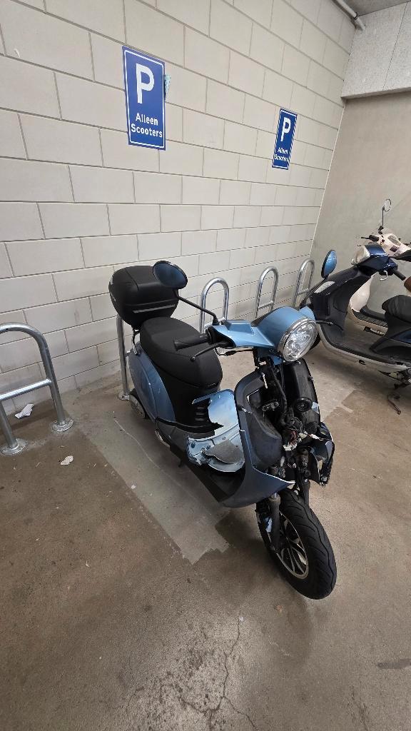 Razzo Latina Schade Scooter, Fietsen en Brommers, Snorfietsen en Snorscooters, Gebruikt, Overige merken, Benzine, Ophalen