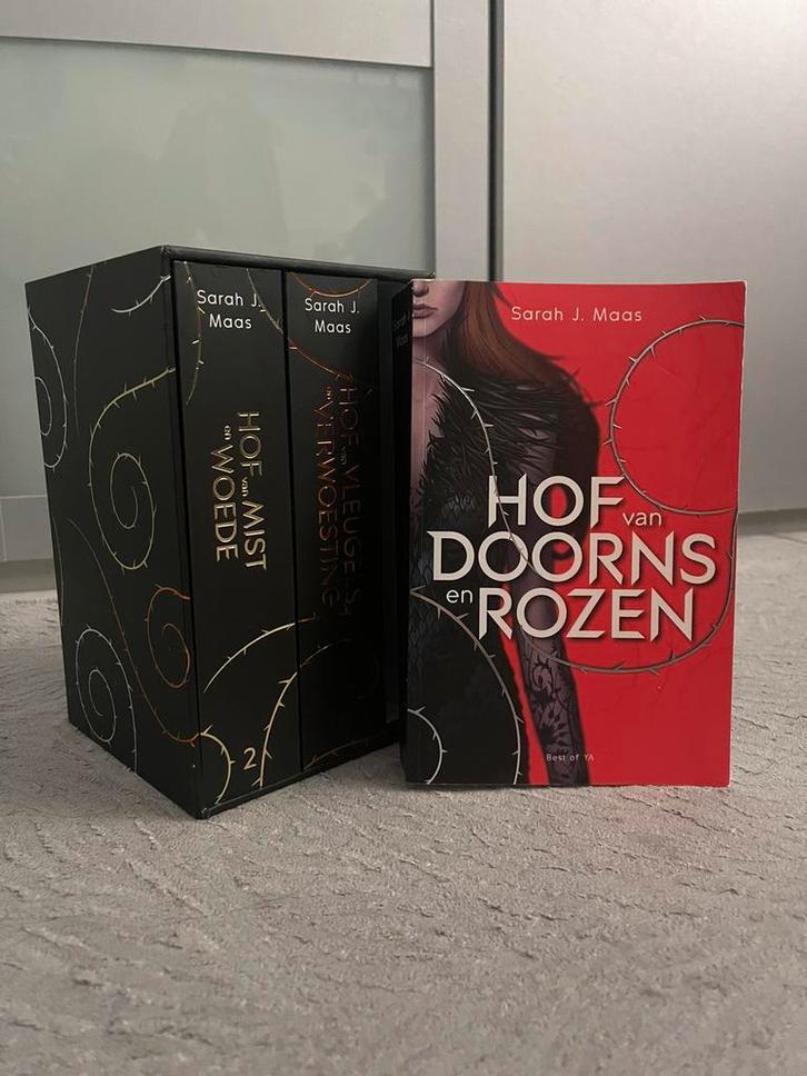 Sarah J. Maas - Hof van doorns en rozen cadeaubox, Boeken, Kinderboeken | Jeugd | 13 jaar en ouder, Nieuw, Ophalen of Verzenden