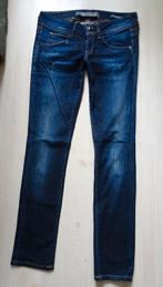 SPIJKERBROEK VAN GUESS MAAT 36 (W-28), Kleding | Dames, Spijkerbroeken en Jeans, Guess, Blauw, Ophalen of Verzenden, Zo goed als nieuw