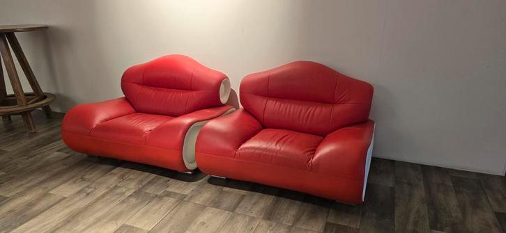 Rode lederen bank en fauteuils - Uniek design!, Huis en Inrichting, Banken | Bankstellen, Gebruikt, Rechte bank, Tweepersoons
