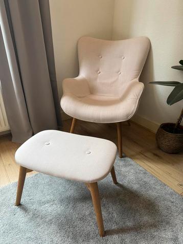 Stoel comfortabel beschikbaar voor biedingen