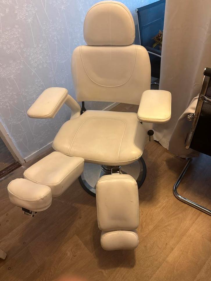 Witte Pedicure Stoel - Verstelbaar, Zakelijke goederen, Kantoor en Winkelinrichting | Kantoormeubilair en Inrichting, Stoel, Aankleding binnen