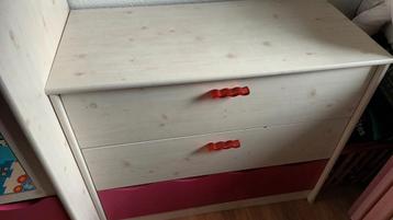 Kinder kledingkast en ladekast.  beschikbaar voor biedingen