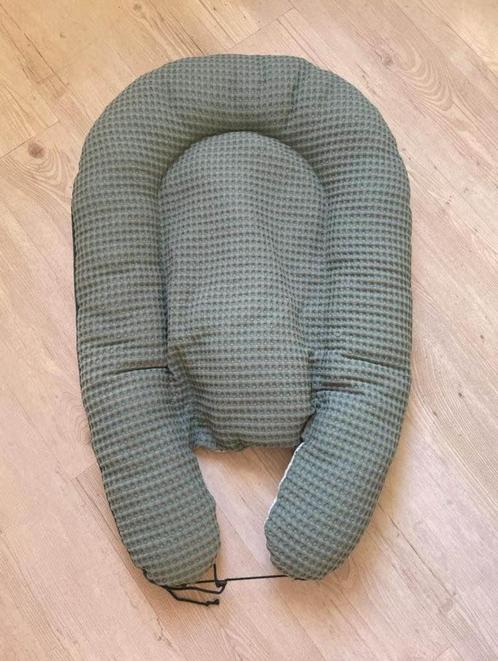 Nieuw babynestje met bijpassend luiermandje, Kinderen en Baby's, Babymode-accessoires, Nieuw, Ophalen of Verzenden