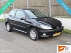 Peugeot 206 1.4 Gentry NAP/NWE APK/NETTE AUTO/LAGE KM STAND, Auto's, Peugeot, Voorwielaandrijving, 31 €/maand, 4 cilinders, Origineel Nederlands