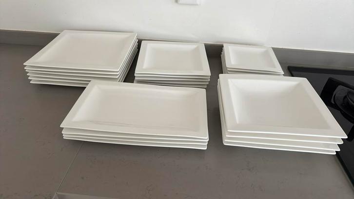 Wit Servies, Huis en Inrichting, Keuken | Servies, Bord(en), Overige stijlen, Porselein, Ophalen