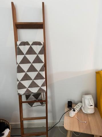 Decoratieve houten ladder – 1,8m, bruin beschikbaar voor biedingen