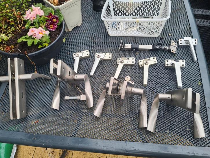 Diverse deur- en raambeslag, Doe-het-zelf en Verbouw, Hang- en Sluitwerk, Gebruikt, Klink of Kruk, Rvs, Ophalen of Verzenden