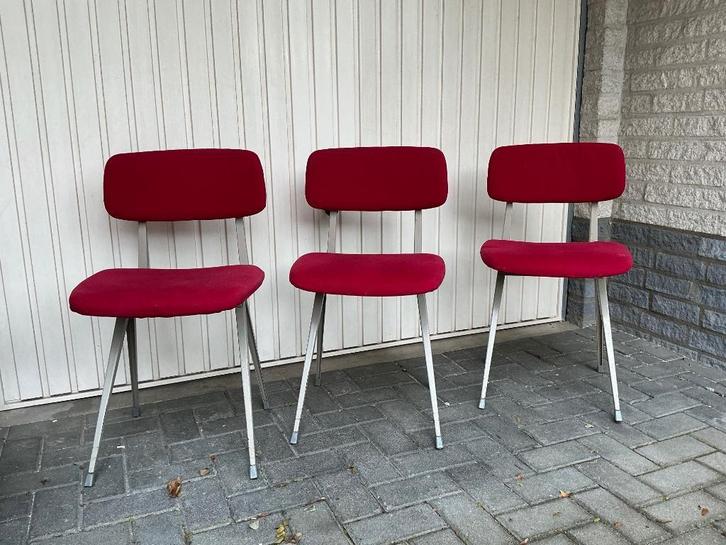 Vintage Friso Kramer Revolt, Huis en Inrichting, Stoelen, Gebruikt, Vier, Hout, Metaal, Stof, Rood, Ophalen
