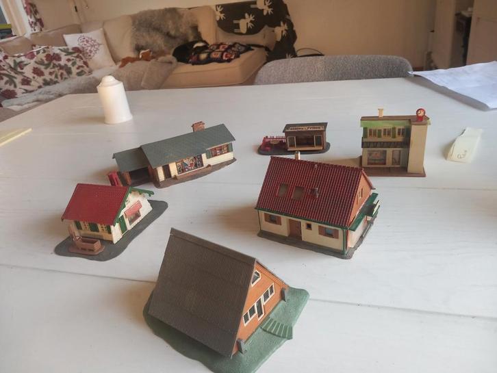 6 huisjes voor de modelspoorbaan, jaren '60, Hobby en Vrije tijd, Modeltreinen | H0, Gebruikt, Brug, Tunnel of Gebouw, Gelijkstroom of Wisselstroom