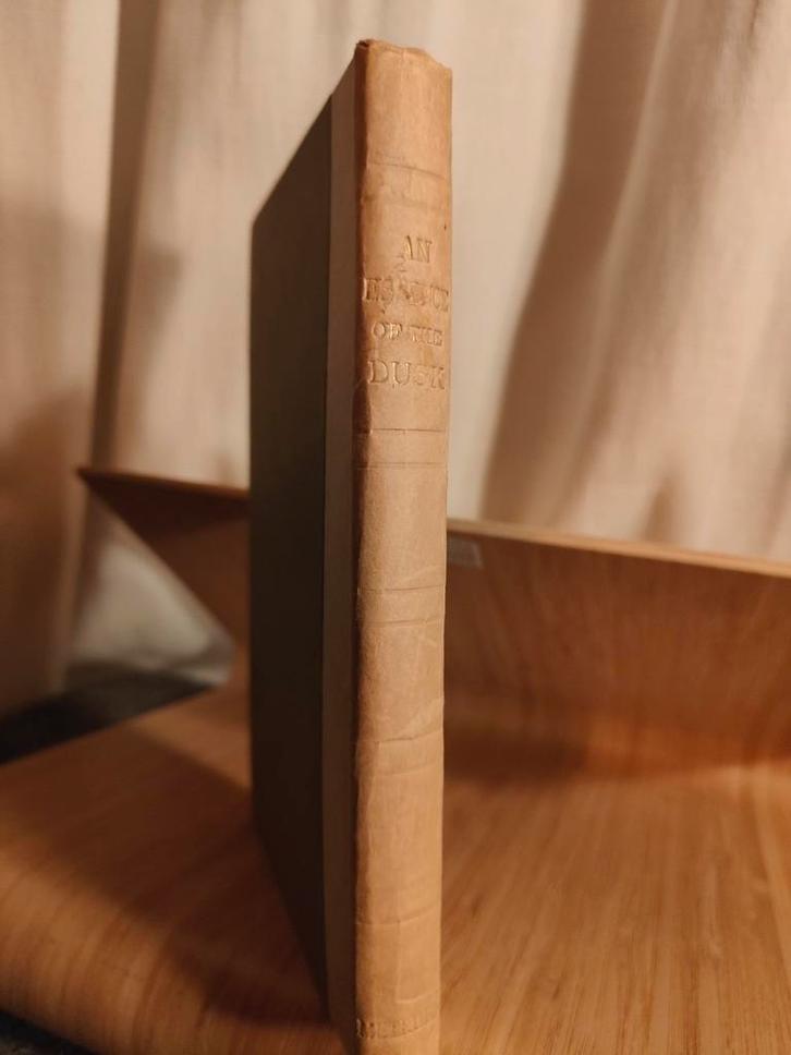 Zeldzaam boek: An Essence of the Dusk, Antiek en Kunst, Antiek | Boeken en Bijbels, Ophalen of Verzenden