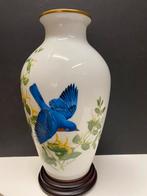 Franklin Mint vaas Bluebirds of Summer, Antiek en Kunst, Antiek | Keramiek en Aardewerk, Ophalen of Verzenden