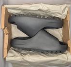 Yeezy slides ONYX, Kleding | Heren, Schoenen, Slippers, Zwart, Nieuw, Ophalen of Verzenden