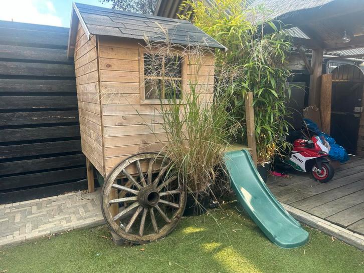 Houten Speelhuisje met Glijbaan (nieuw), Kinderen en Baby's, Speelgoed | Buiten | Speelhuisjes, Zo goed als nieuw, Hout, Ophalen of Verzenden