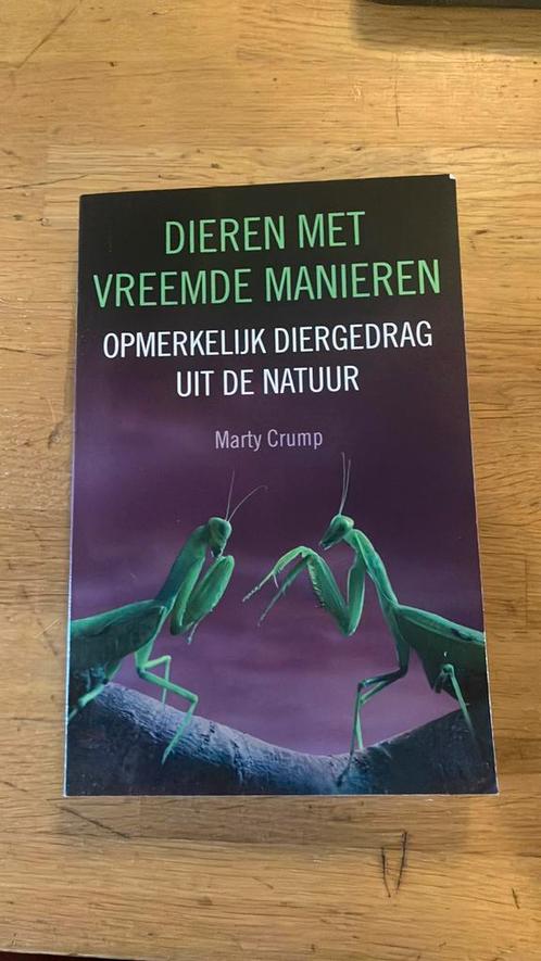 M. Crump - Dieren met vreemde manieren, Boeken, Dieren en Huisdieren, Zo goed als nieuw, Vogels, Ophalen of Verzenden