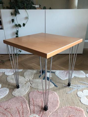 Pin age bijzettafel | Arne Jacobsen voor Fritz Hansen beschikbaar voor biedingen