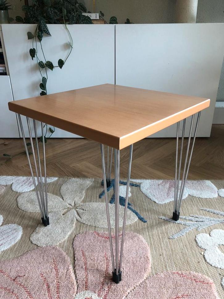 Pin age bijzettafel | Arne Jacobsen voor Fritz Hansen, Huis en Inrichting, Tafels | Bijzettafels, Zo goed als nieuw, Rechthoekig