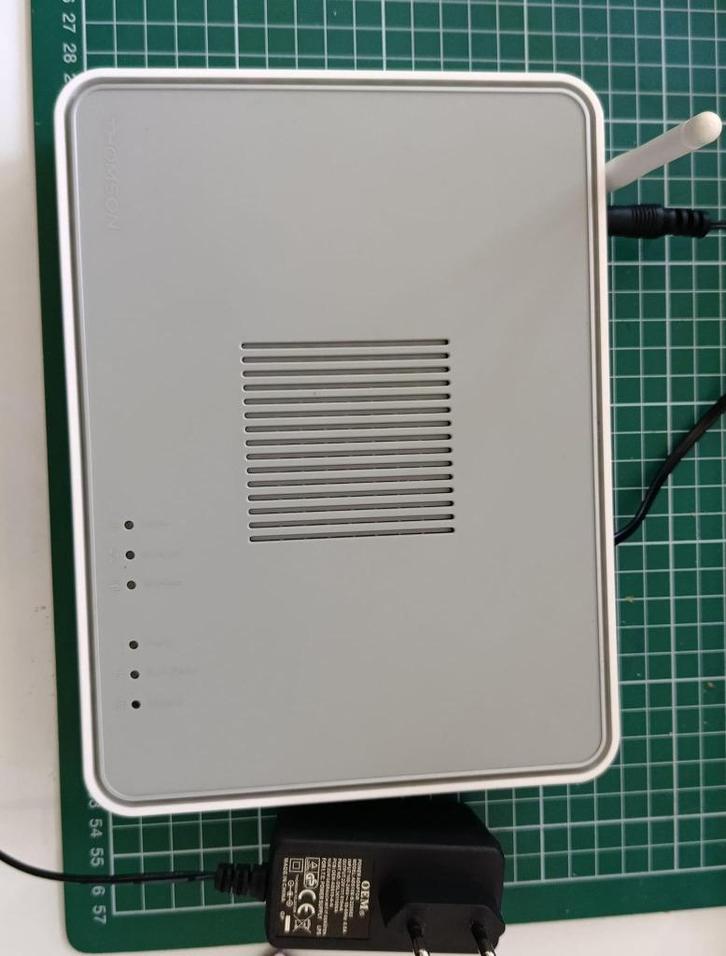 Thomson TG712 ADSL WiFi router WLAN Draadloos internet VOIP, Computers en Software, Routers en Modems, Zo goed als nieuw, Router met modem