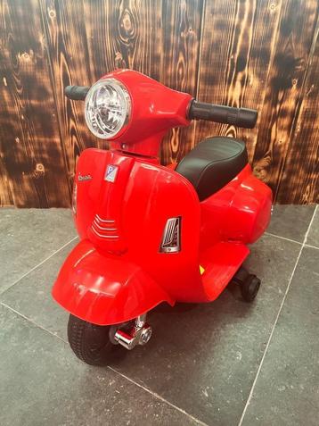 Vespa electrische scooter 1-3 jaar rood Sinterklaas Kerst beschikbaar voor biedingen