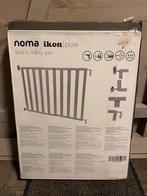 Noma zilverkleurige traphek in nieuwstaat, Kinderen en Baby's, Traphekjes, Ophalen, Zo goed als nieuw, Hout, 100 tot 115 cm