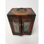 # Chinese sieradenkistje met inleg en messing beslag, Sieraden, Tassen en Uiterlijk, Antieke sieraden, Ophalen of Verzenden, Overige materialen