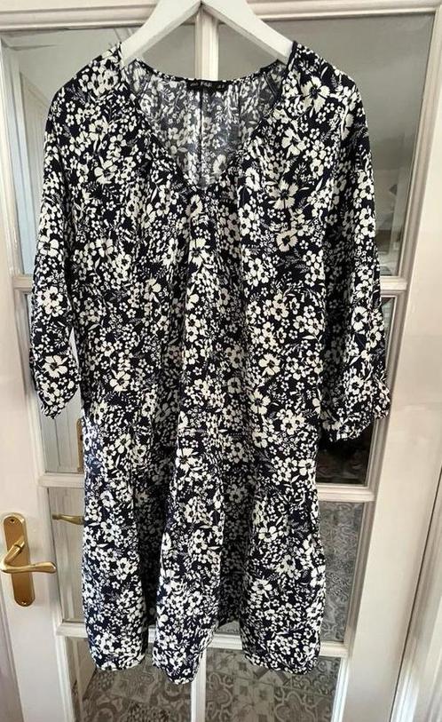 🌺Mooie donkerblauwe/ creme zomer jurk mt 42 (44)Viscose, Kleding | Dames, Jurken, Zo goed als nieuw, Maat 42/44 (L), Blauw, Boven de knie