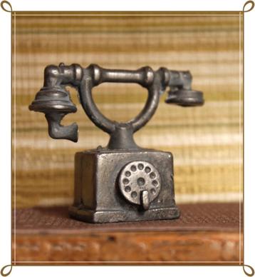 Tinnen miniatuur telefoon   beschikbaar voor biedingen