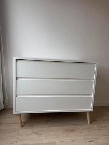 Witte commodekast met 3 ruime lades – nette staat beschikbaar voor biedingen