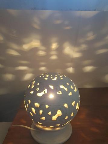 Oosterse aardewerk lampen beschikbaar voor biedingen