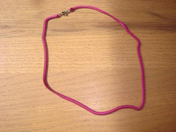 Ketting visgraatketting donker roze 45 cm beschikbaar voor biedingen